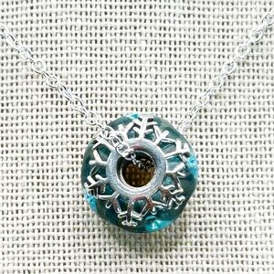 NWOT Sterling silver blue múrano glass snow flake charm pendant necklace 18”
